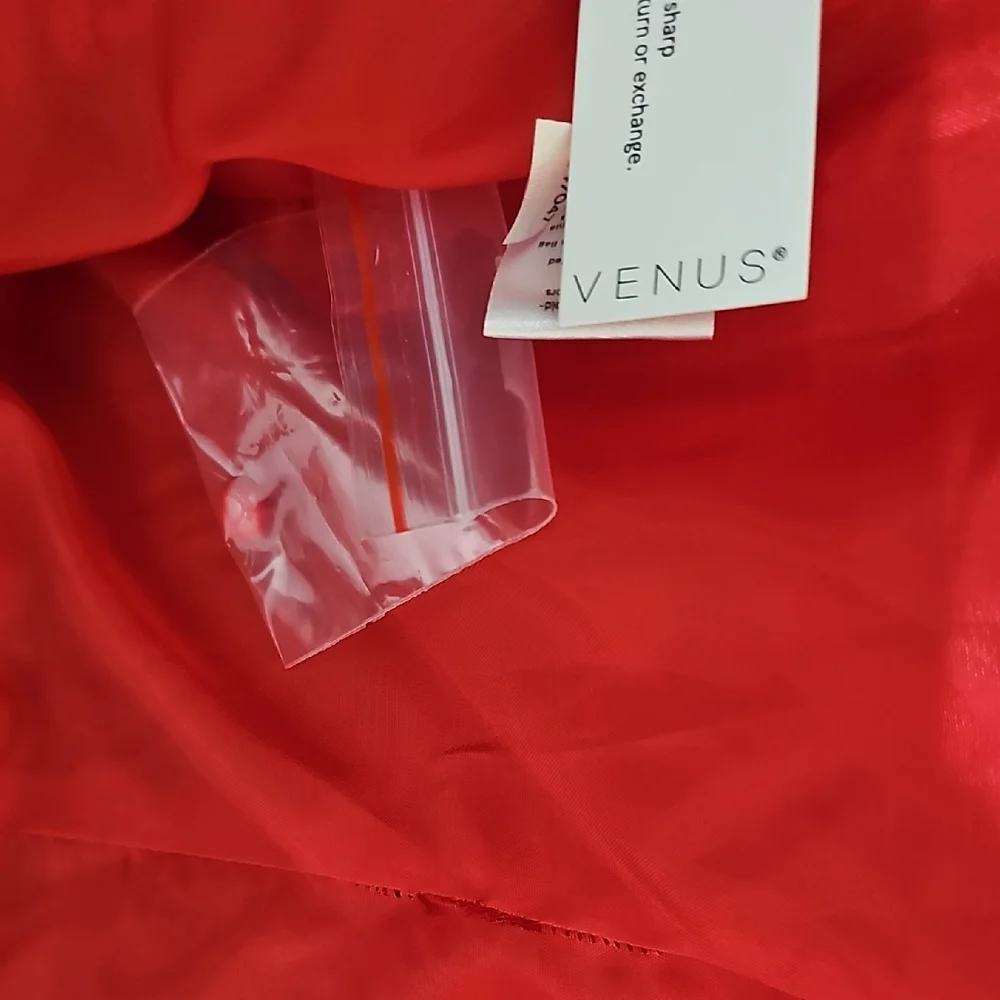 VENUS Vibrant Scarlet Lace Top NWT - Picture 2 of 7